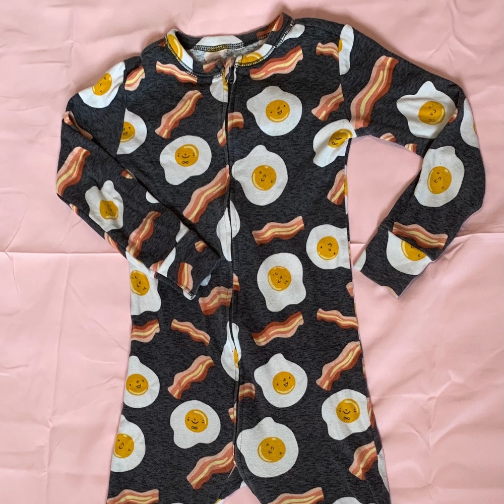 Old Navy Bacon & Eggs Printed One Piece PJs - Unisex Size 4T